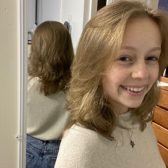 Meet your Posher, Hailey - Picture 1 of 1